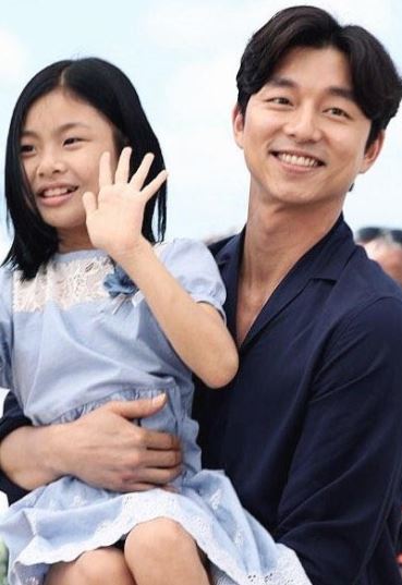 Gong Yoo with his onscreen daughter